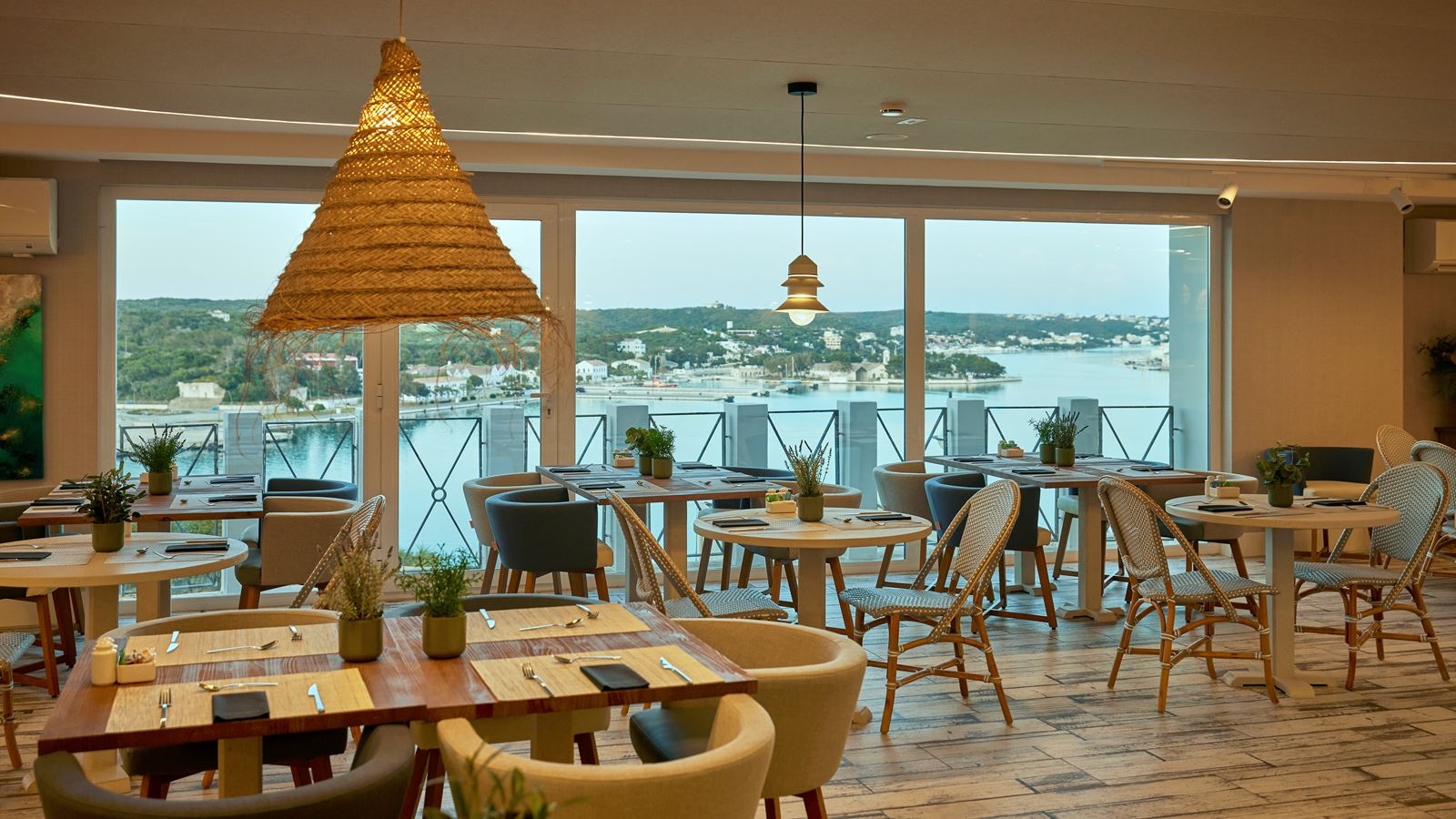 restaurants-restaurants