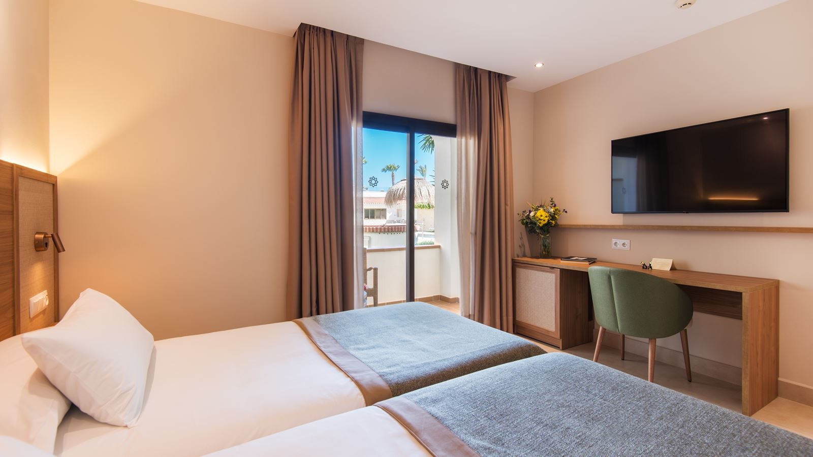 rooms-dt--double-ground-floor-with-terrace