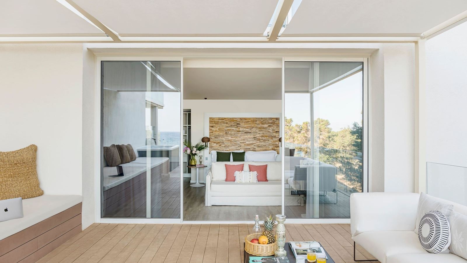 rooms-junior-suite-extra-me-room-sea-view