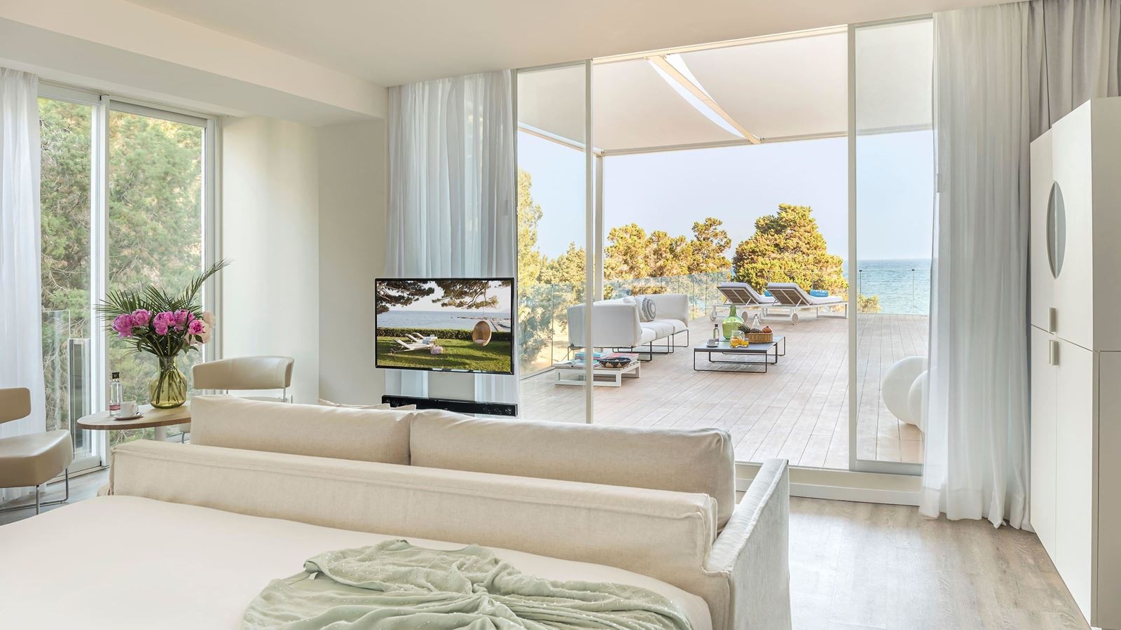 rooms-junior-suite-extra-me-room-sea-view