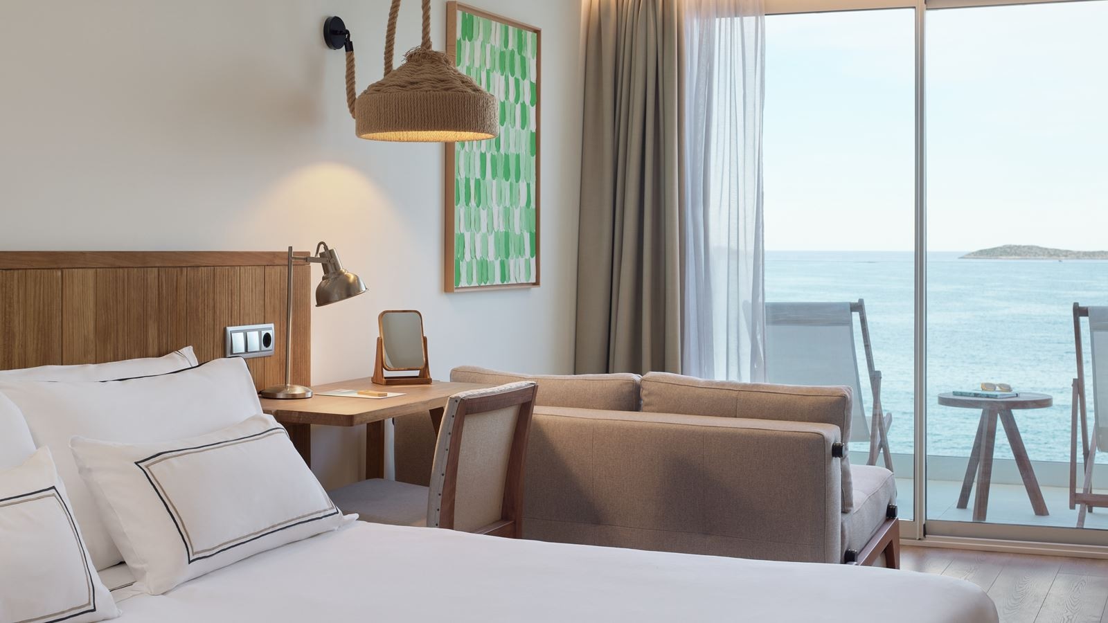 rooms-junior-suite-frontal-sea-view