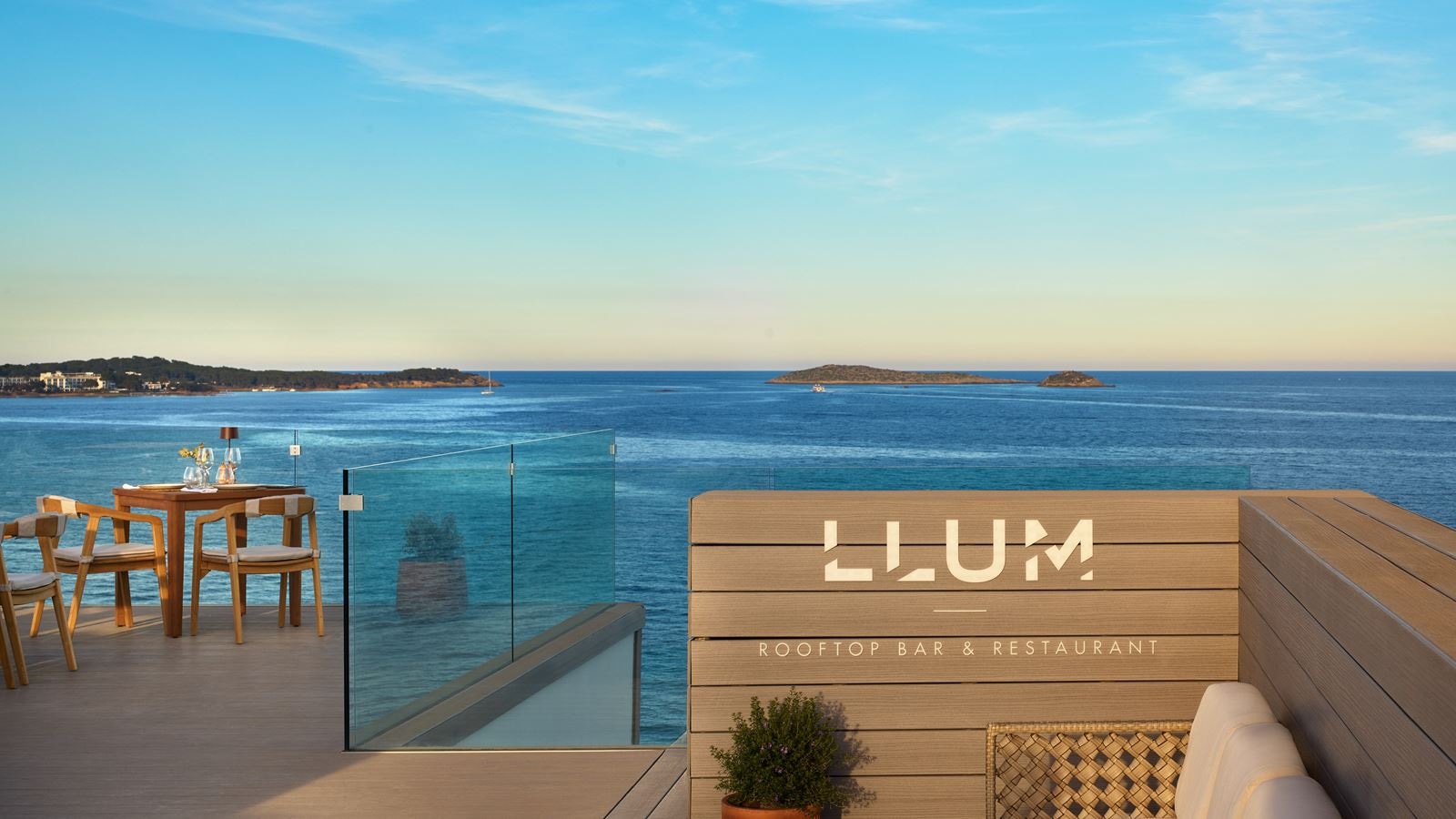 restaurants-llum-rooftop-restaurant