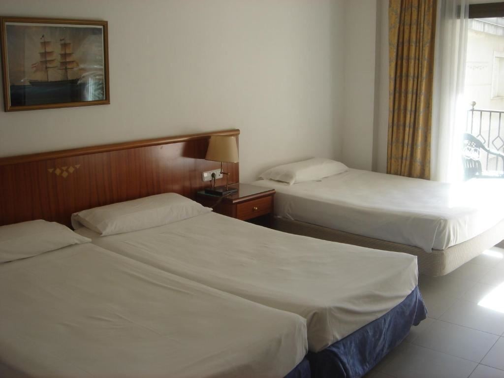 rooms-room-standard-triple