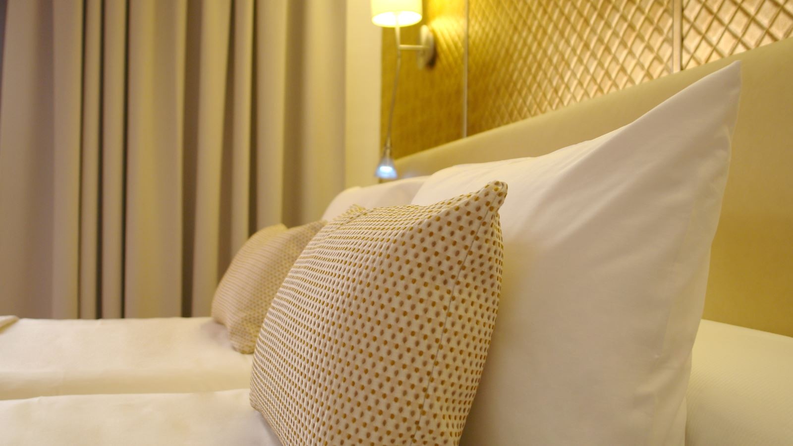 rooms-ds--double-superior-room-with-balcony