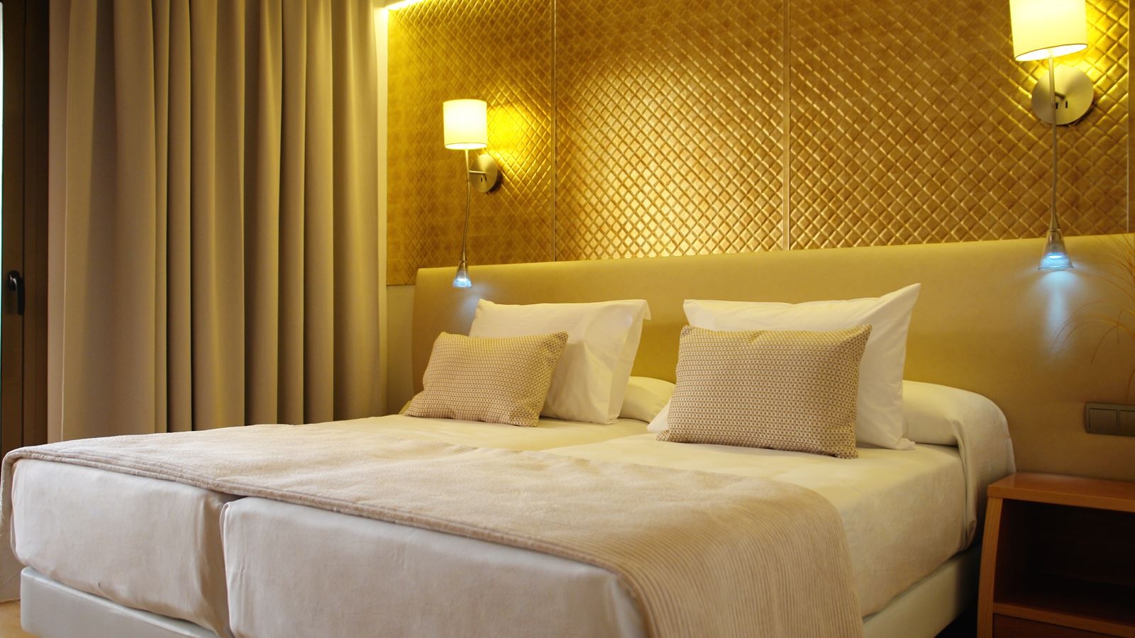 rooms-ds--double-superior-room-with-balcony