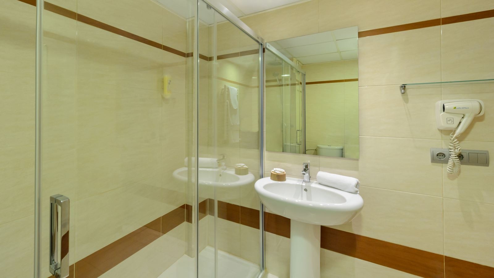 rooms-twin-room-balcony-or-terrace