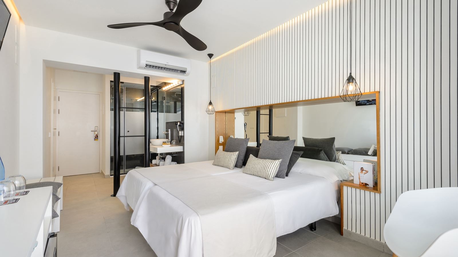 rooms-twin-superior-balcony-or-terrace