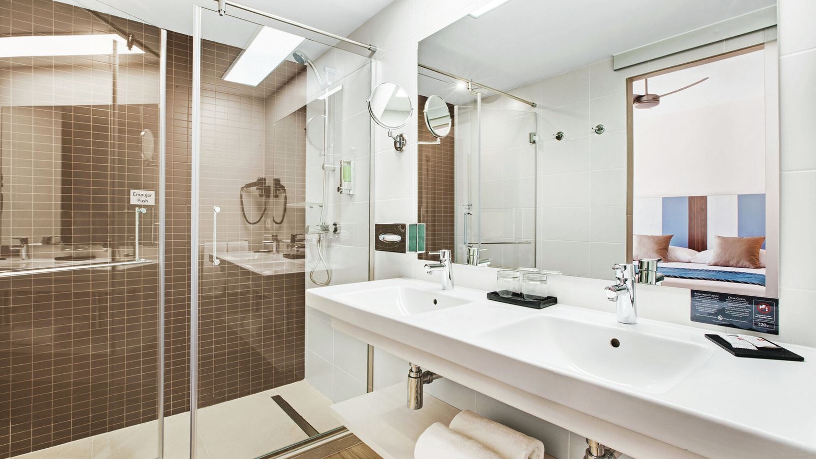 rooms-large-double-room