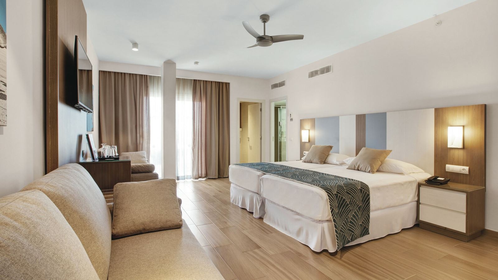 rooms-double-room-with-2-beds-+-2-sofa-beds