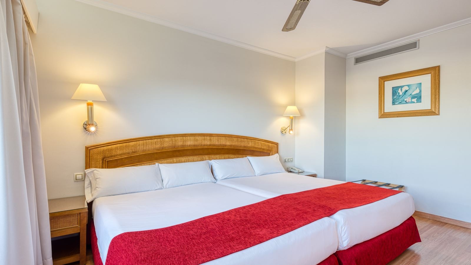 rooms-doble-room-with-balcony-or-terrace