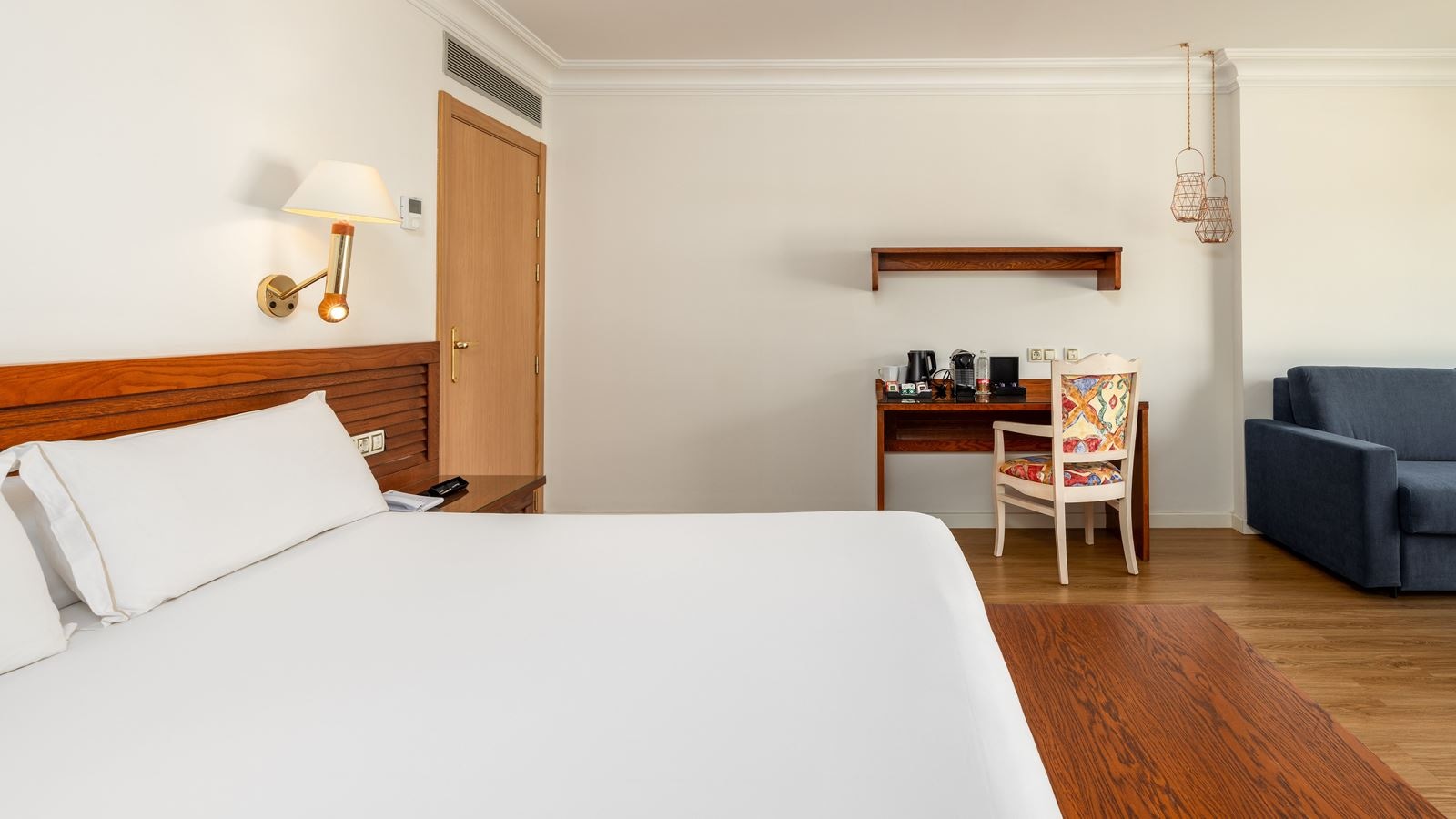 rooms-suite-junior-with-balcony-or-terrace