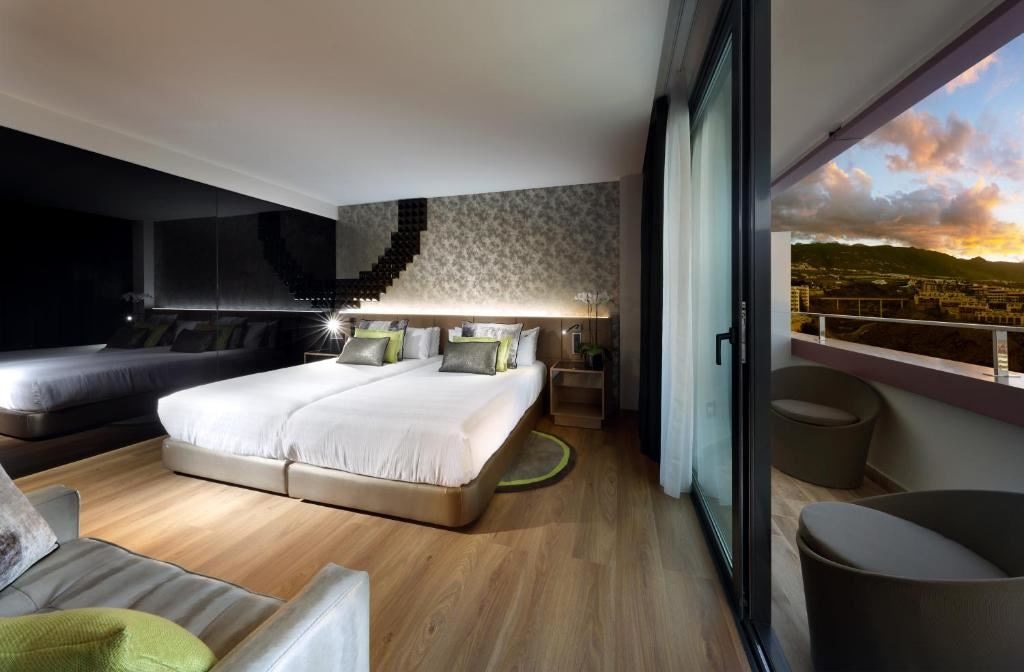 rooms-room-deluxe-silver-balcony-or-terrace