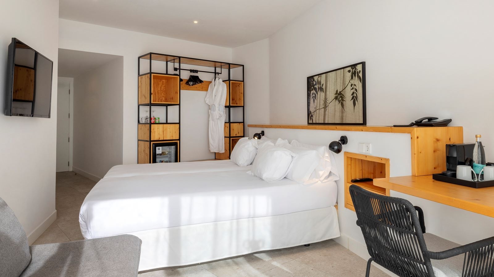 rooms-room-double-partial-sea-view-balcony