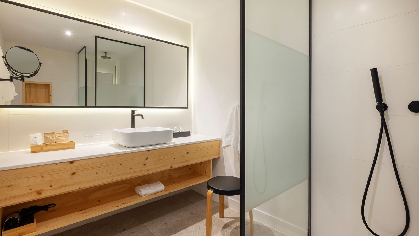 rooms-room-double-partial-sea-view-balcony