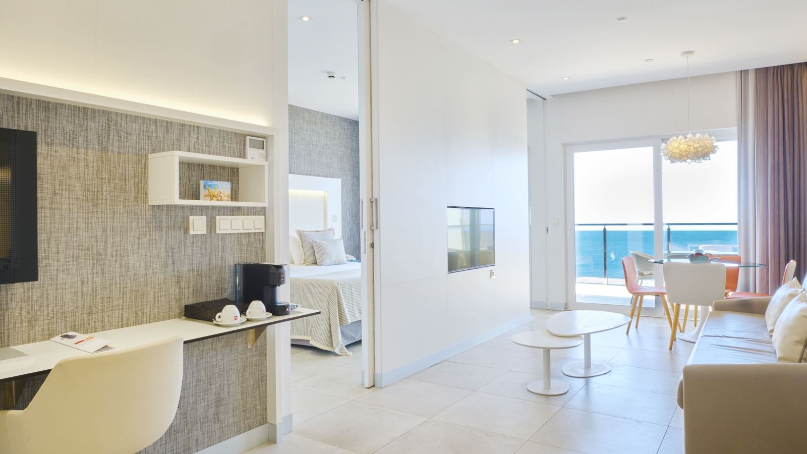 rooms-uv--suitopia-suite-sea-view