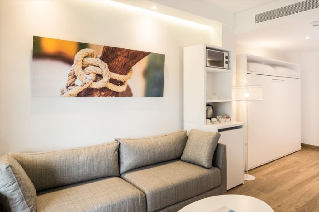 rooms-suite-pool-view