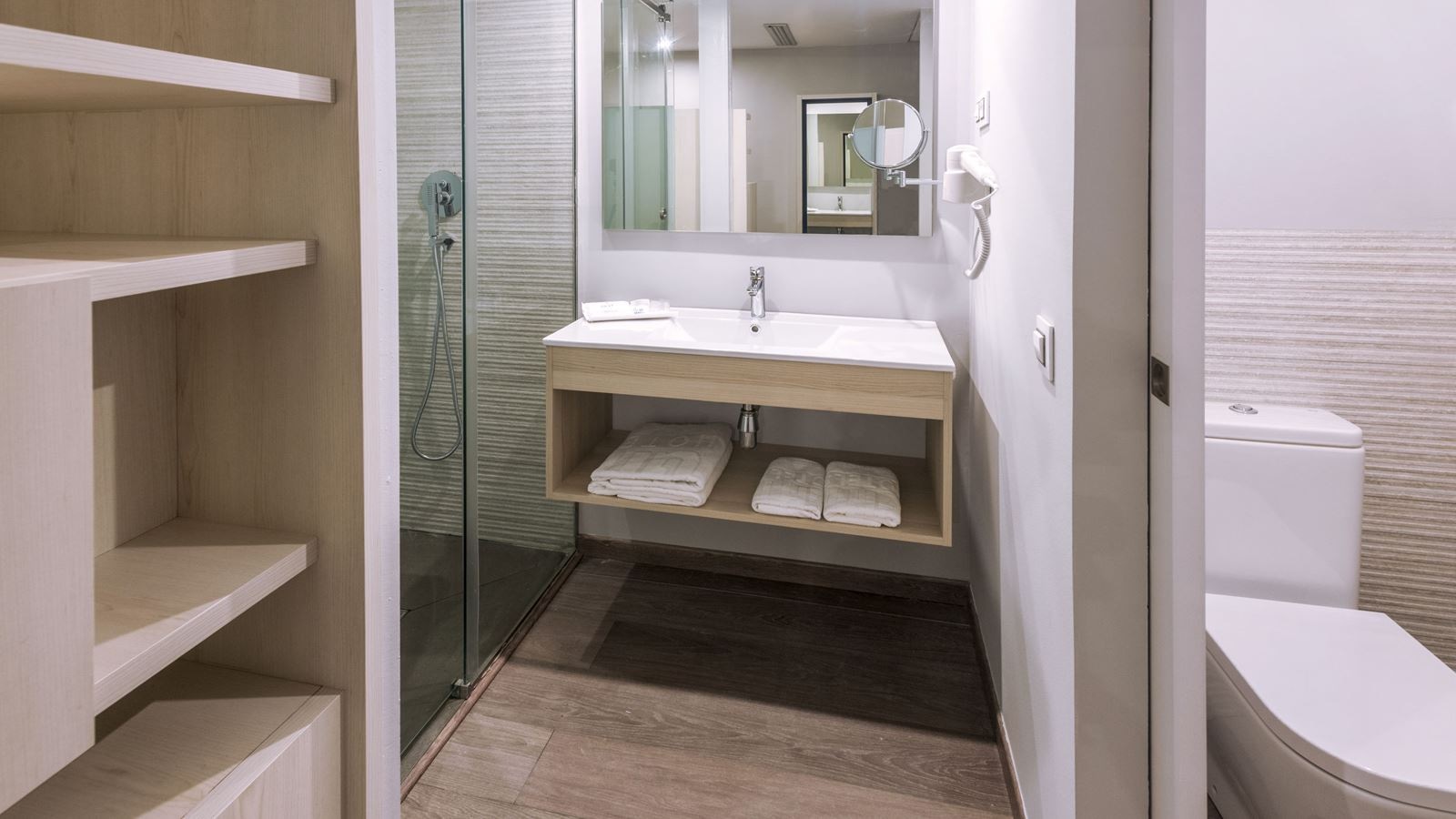 rooms-standard-room-with-balcony