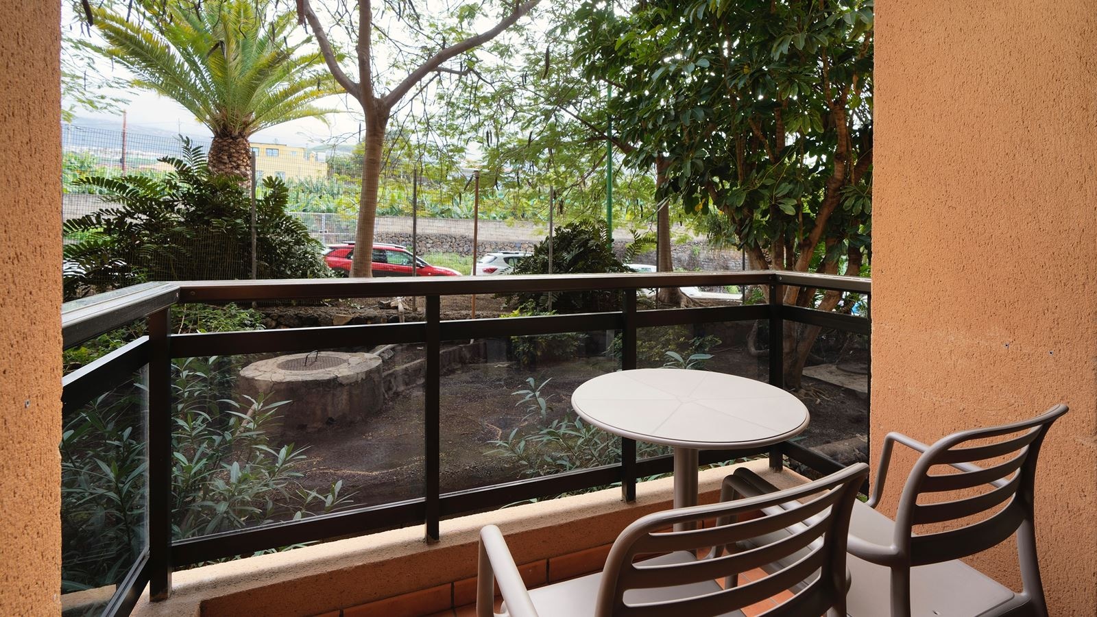 rooms-suite-balcony-or-terrace