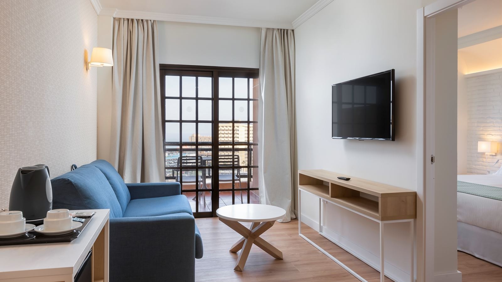 rooms-suite-ocean-front-view-balcony-or-terrace