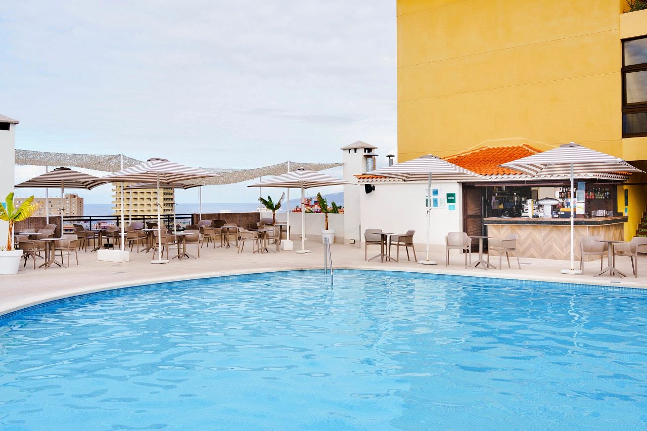 restaurants-kentia-pool-club