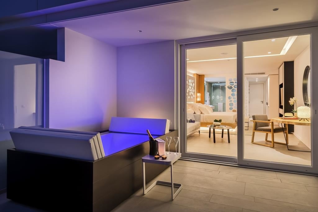 rooms-jst--jr-suite-ocean-front-with-hot-tub