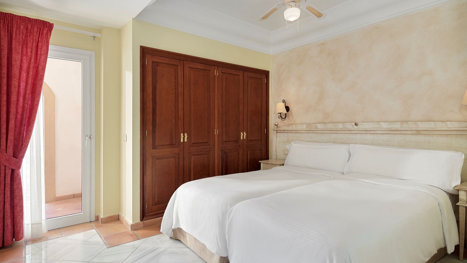 rooms-two-bedroom-suite-mountain-view