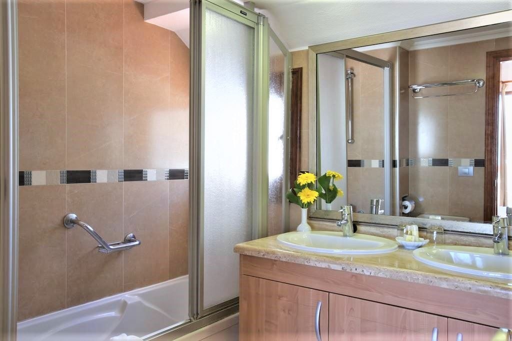 rooms-apartment1-bedroom-balcony-or-terrace