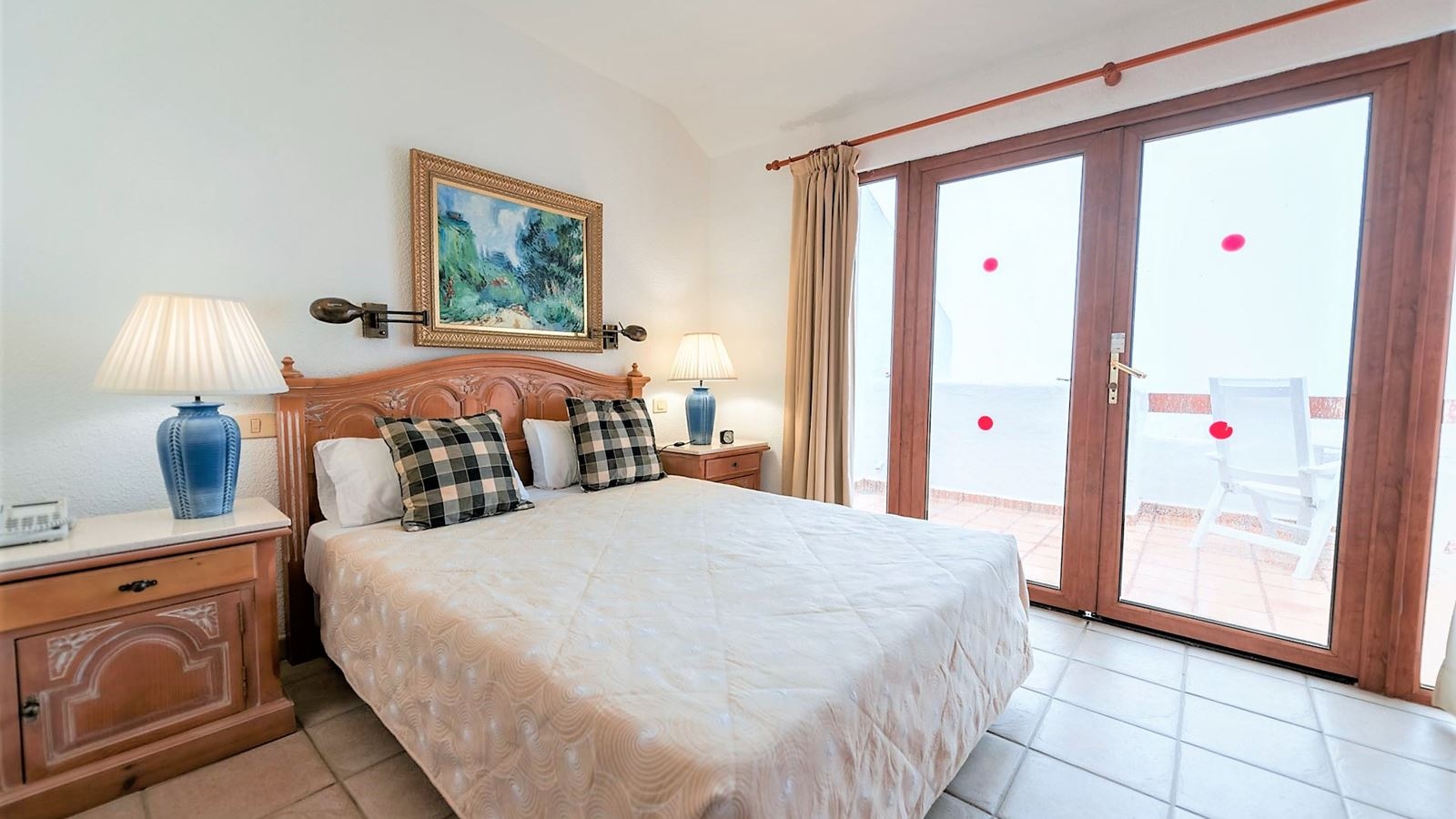 rooms-apartment1-bedroom-balcony-or-terrace