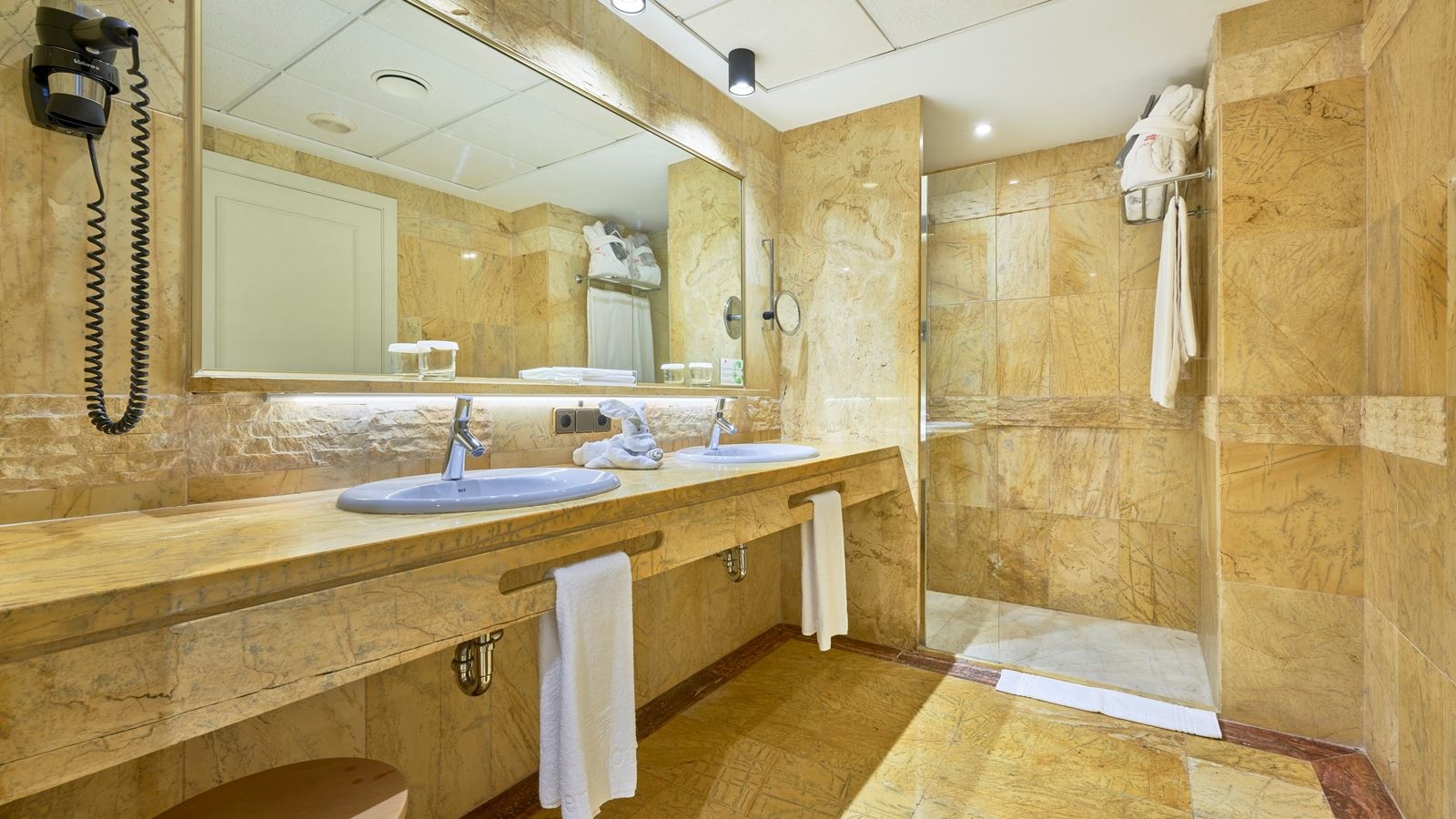 rooms-low-cost-with-balcony