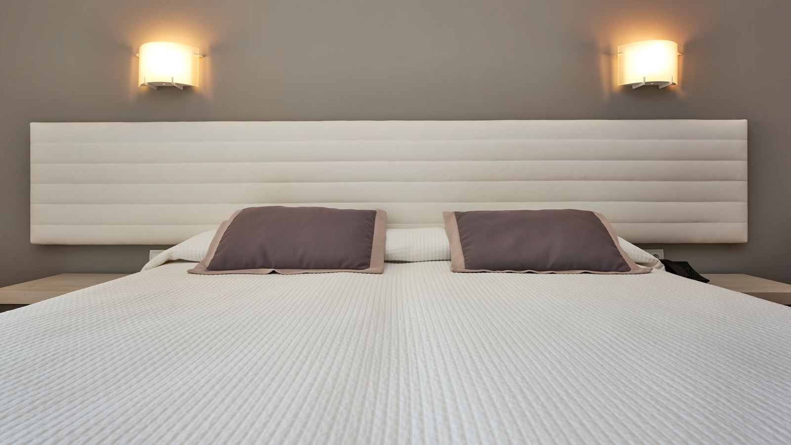 rooms-family-room-balcony