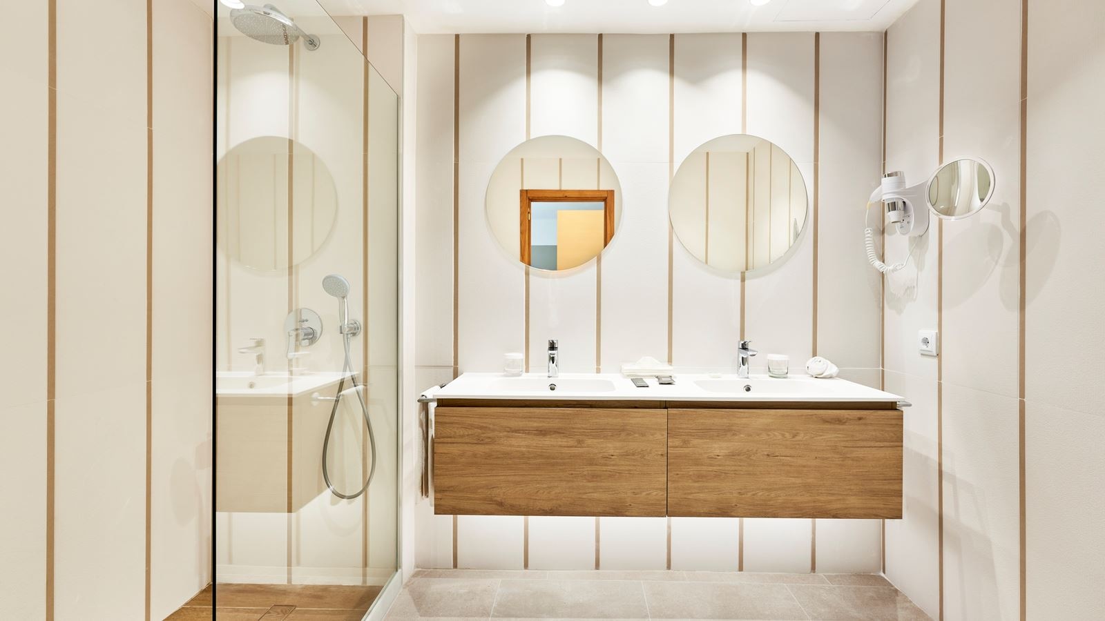 rooms-family-room-balcony