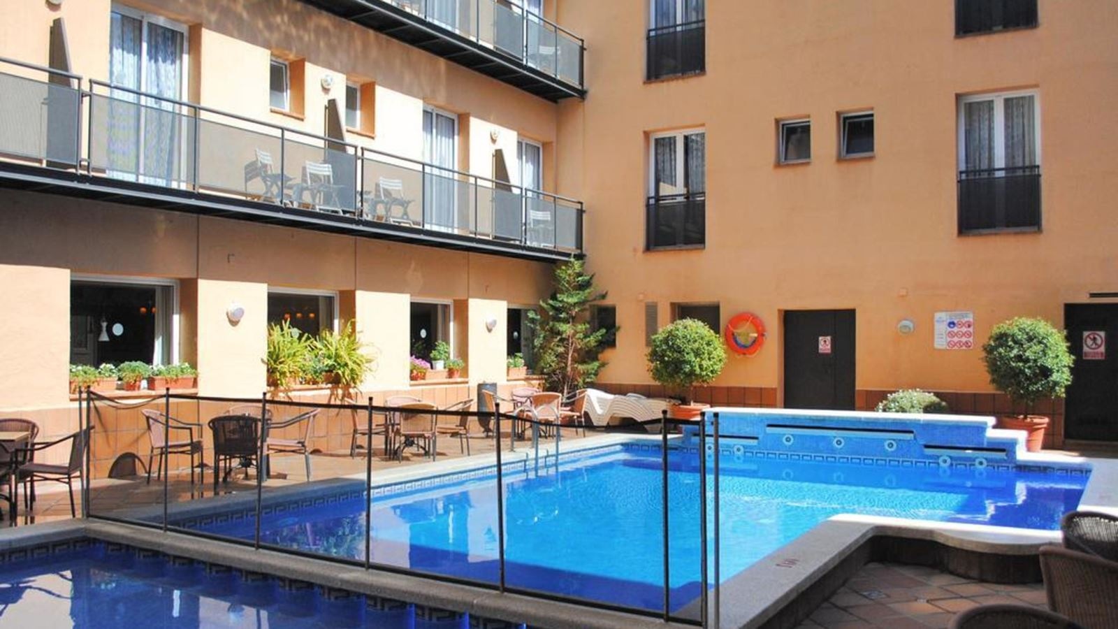 pools-outdoor--indoor-childrens-pool