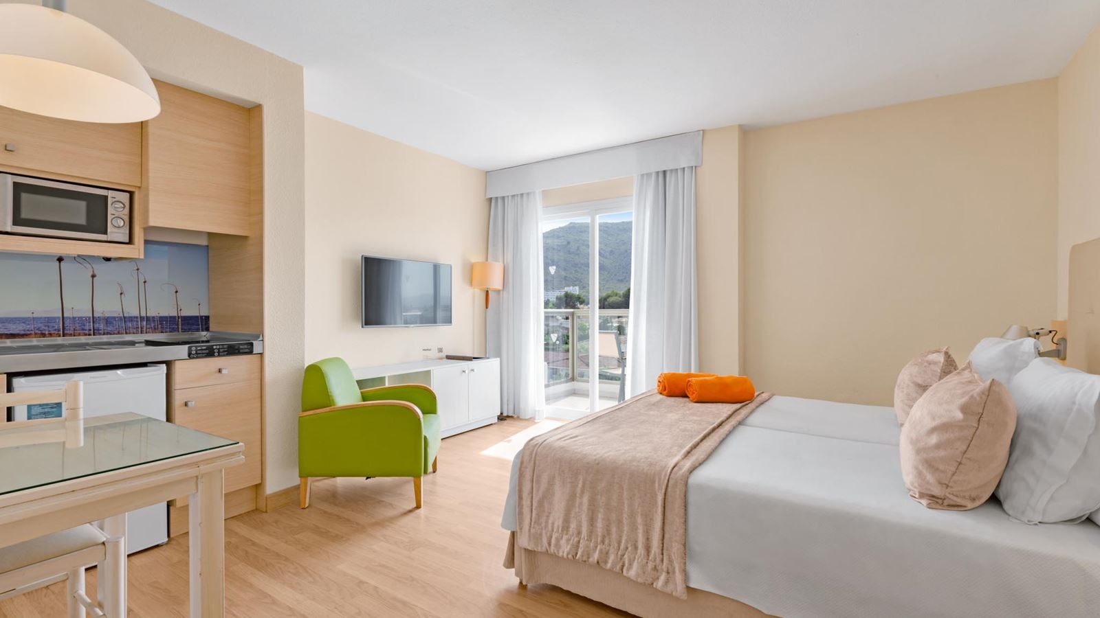 rooms-studio-balcony-or-terrace