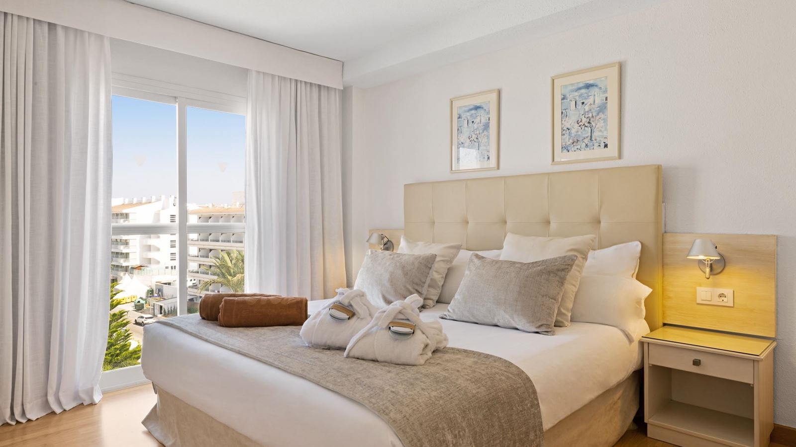 rooms-apt-1-bedroom-selection-club-balcony-or-terrace