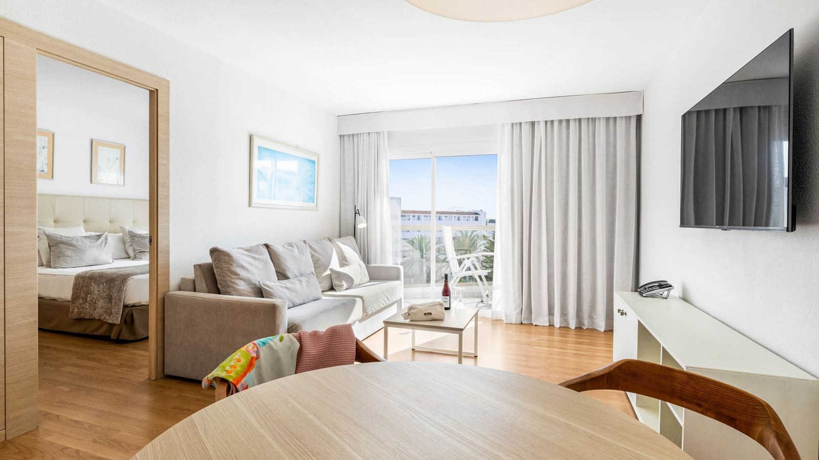 rooms-apt-1-bedroom-selection-club-balcony-or-terrace