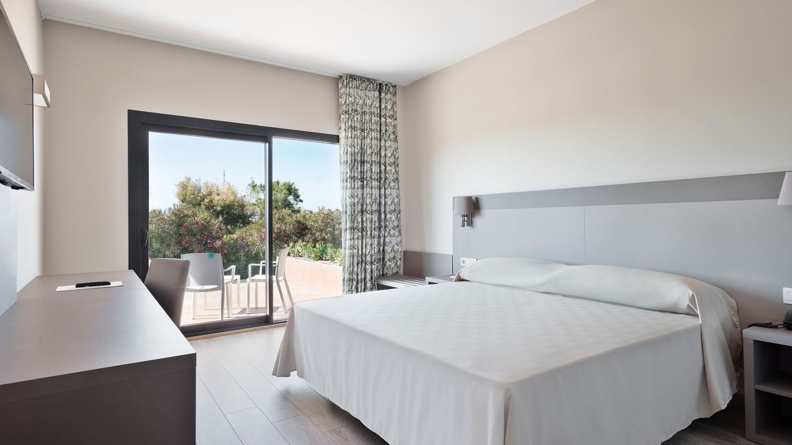 rooms-standard-room-balcony-or-terrace