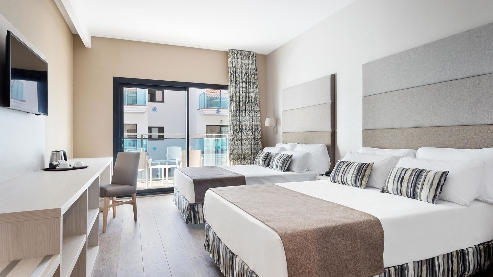 rooms-standard-room-balcony-or-terrace