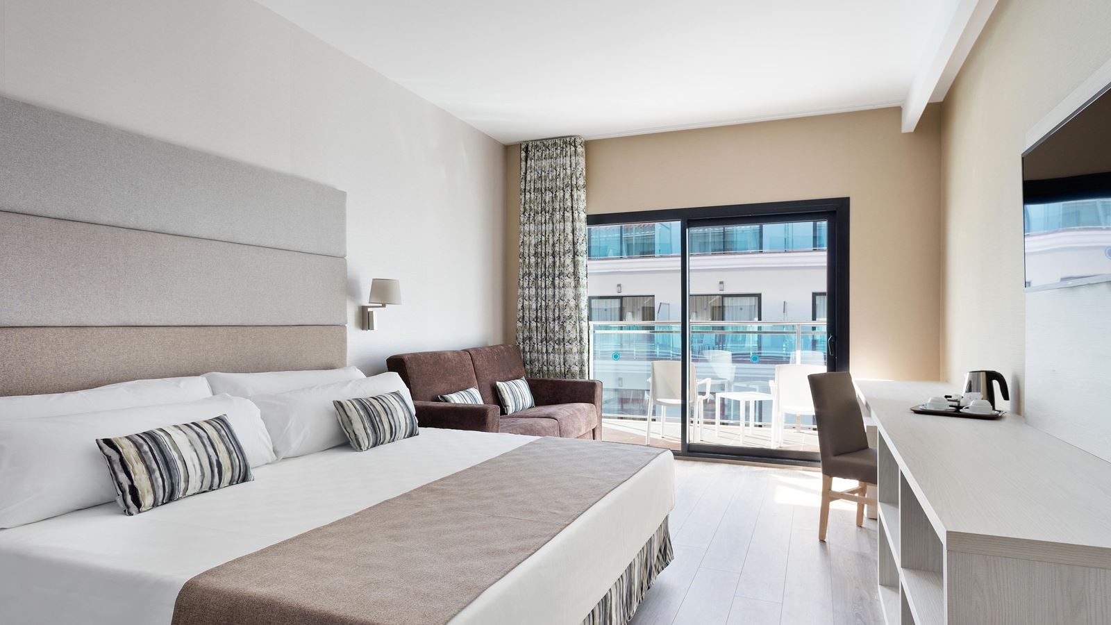 rooms-standard-room-balcony-or-terrace