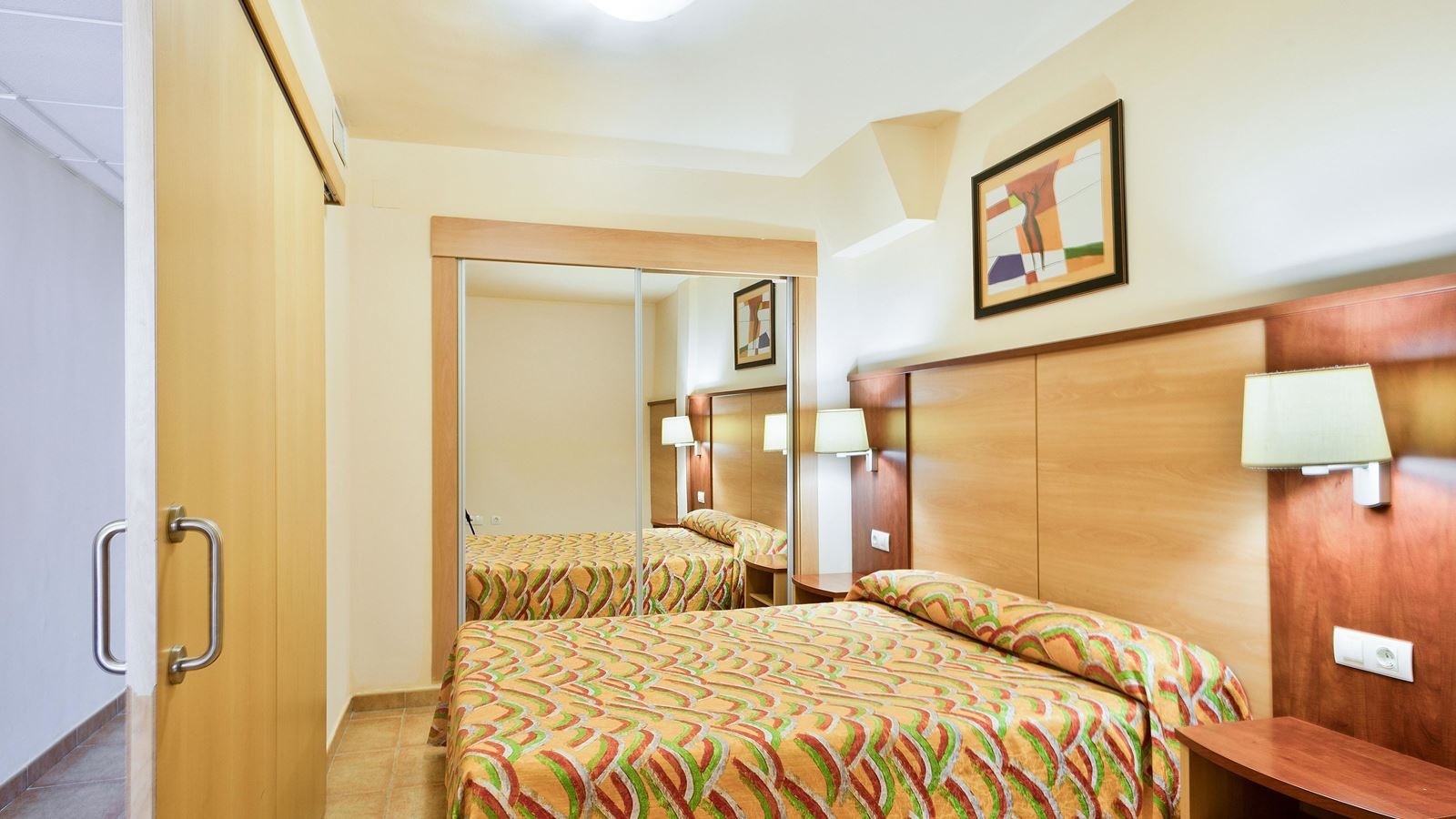 rooms-apartment-46-balcony-or-terrace