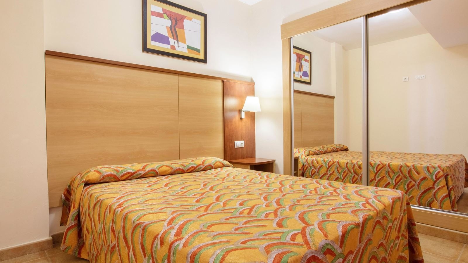 rooms-apartment-46-balcony-or-terrace