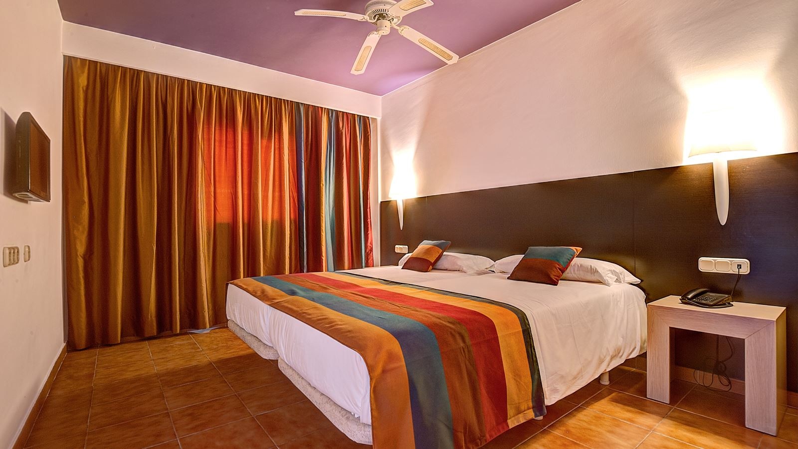 rooms-apartment-1-bedroom-balcony-or-terrace