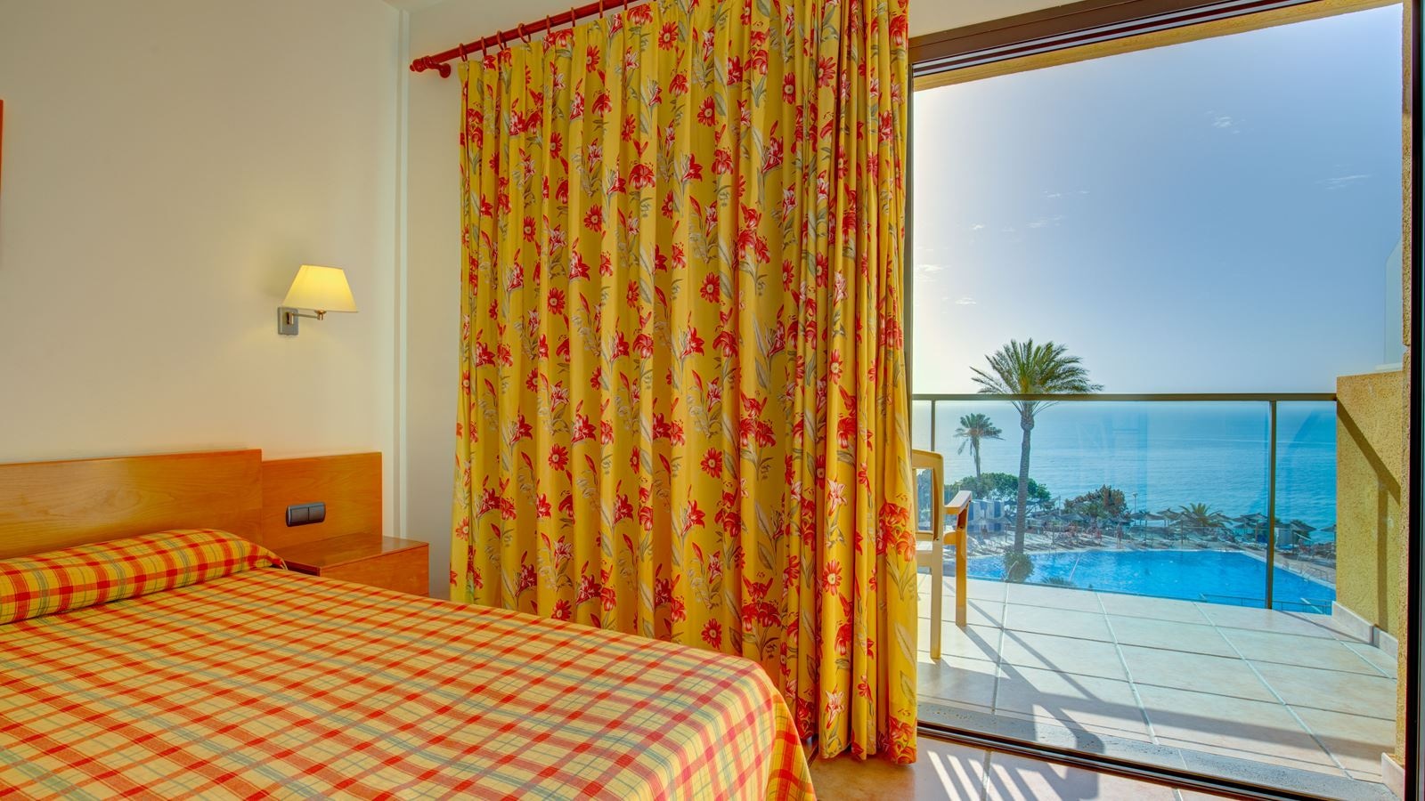 rooms-twin-standard-balcony-or-terrace