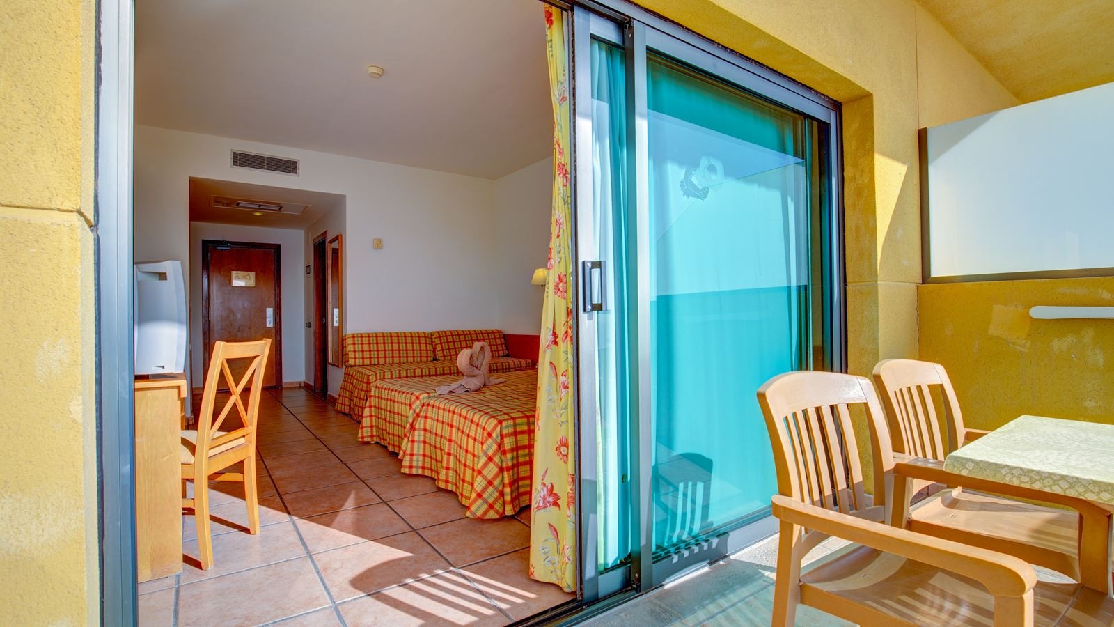 rooms-twin-standard-balcony-or-terrace