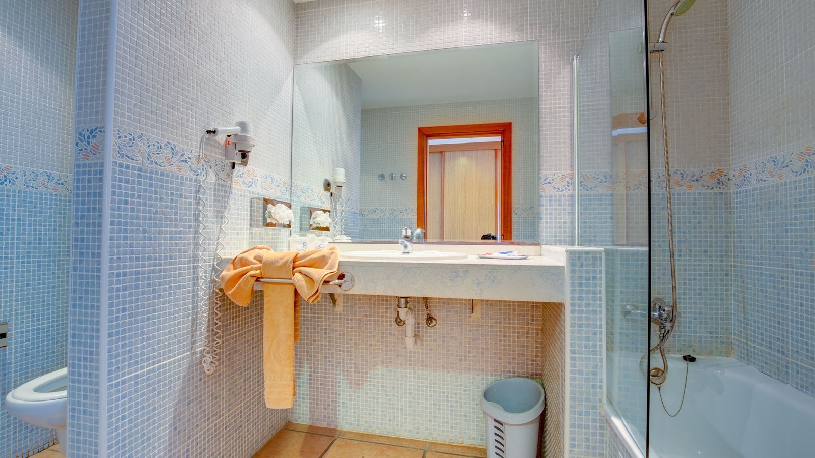 rooms-twin-economy-standard-sea-view