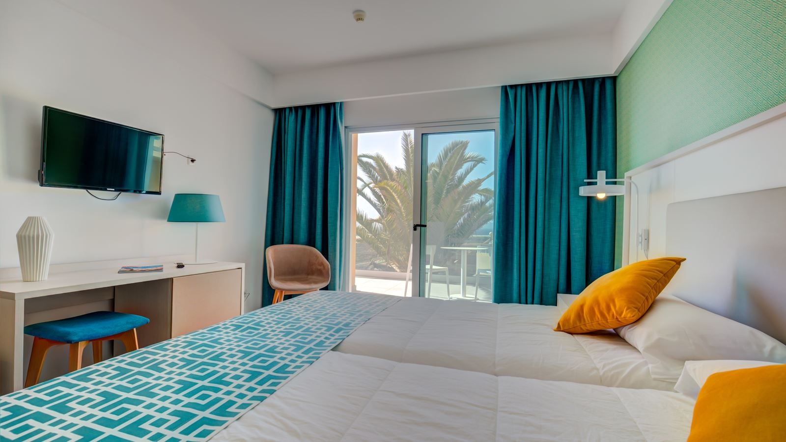 rooms-twin-standard-balcony-or-terrace