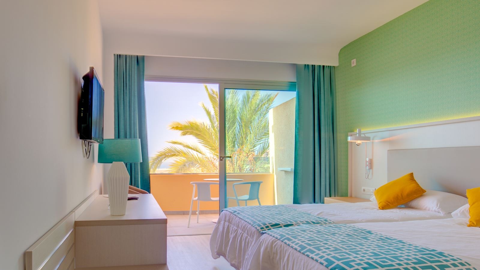 rooms-twin-standard-balcony-or-terrace