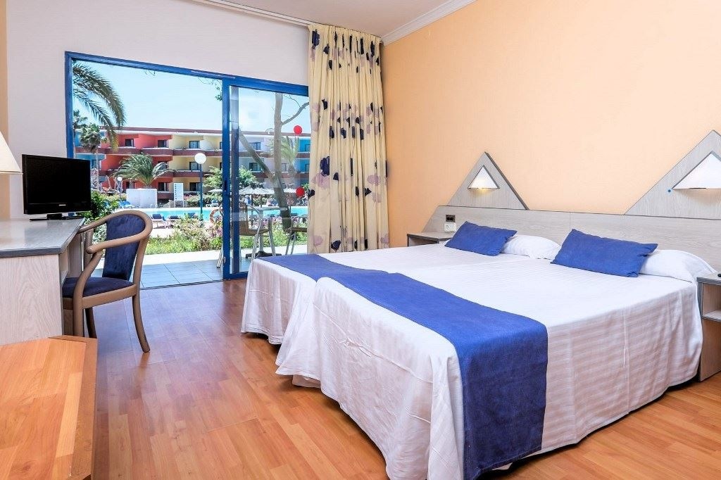 rooms-double-room-pool-view-balcony-or-terrace