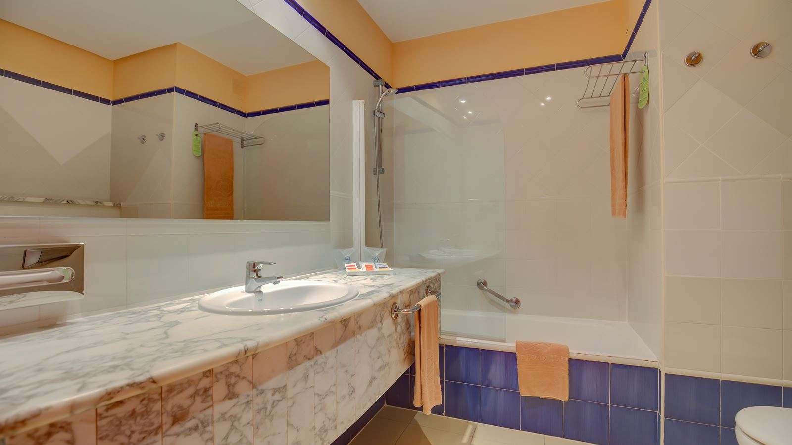 rooms-twin-standard-balcony-or-terrace