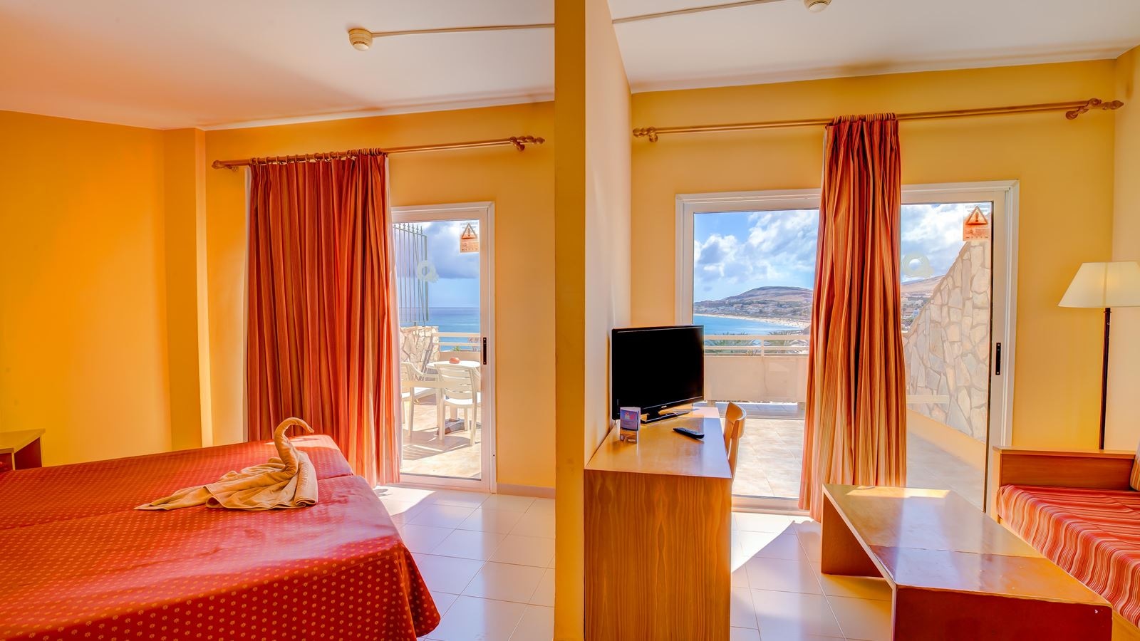 rooms-suite-sea-view-balcony-or-terrace