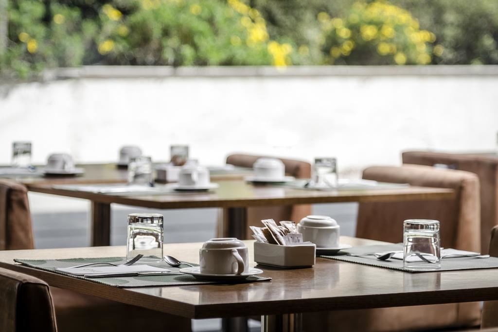 restaurants-restaurant